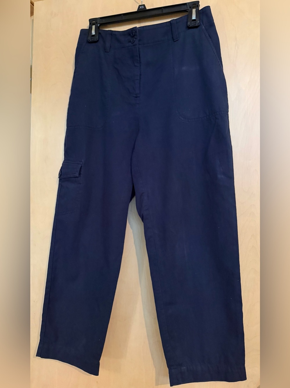 Navy Capri pants with cargo pocket, Sz 4, very good condition. Talbots